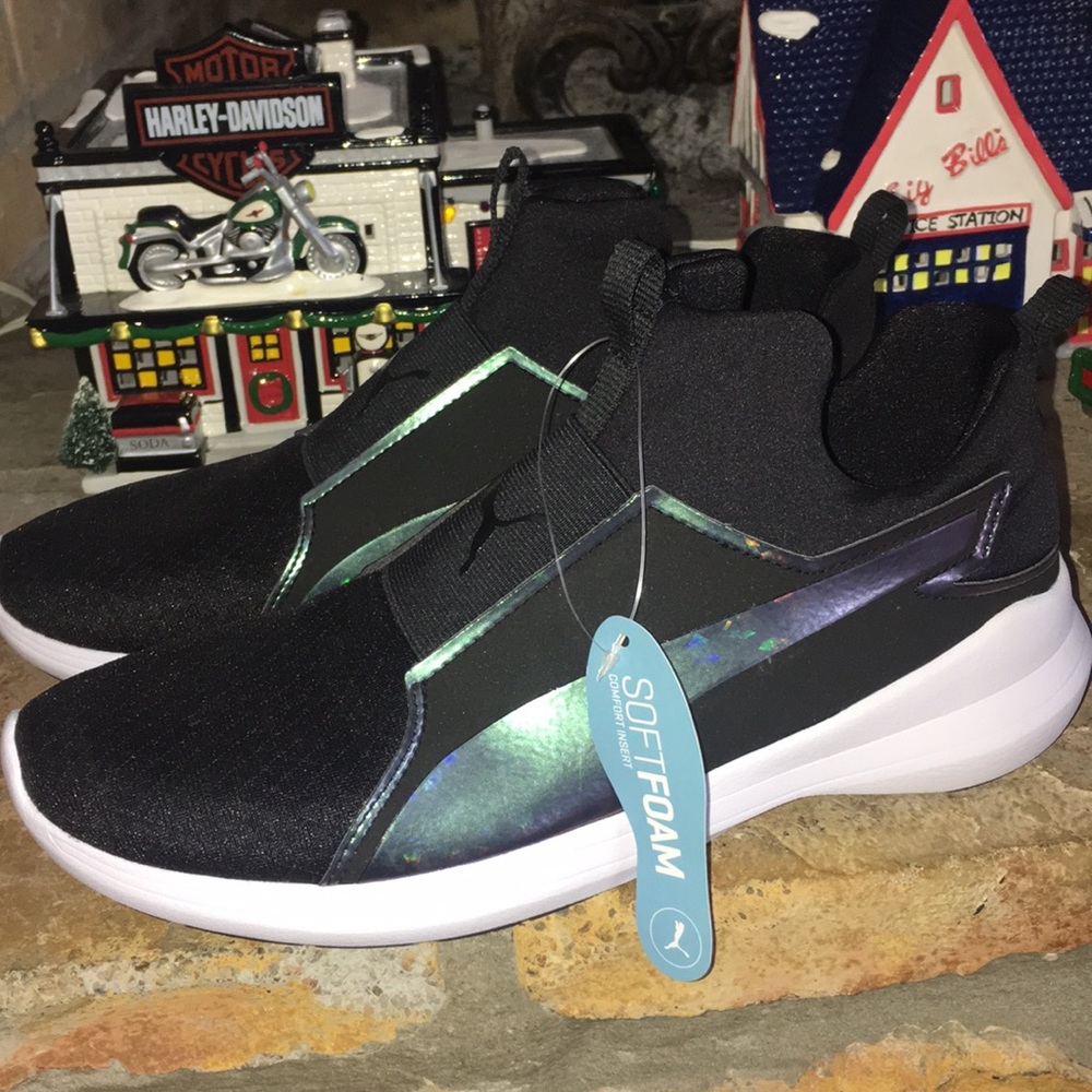 Puma women’s tennis shoes NWT